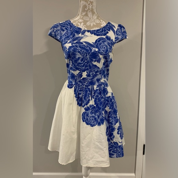 bailey blue Dresses & Skirts - Bailey Blue floral dress. Size L
